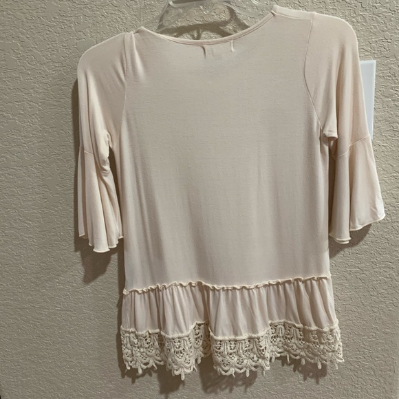 Off white cotton 3/4 sleeves w/ lace embellishment - Picture 3 of 9